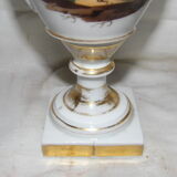 Paire vases porcelaine de paris signée PP en creux décors tournant peints main anses dorées