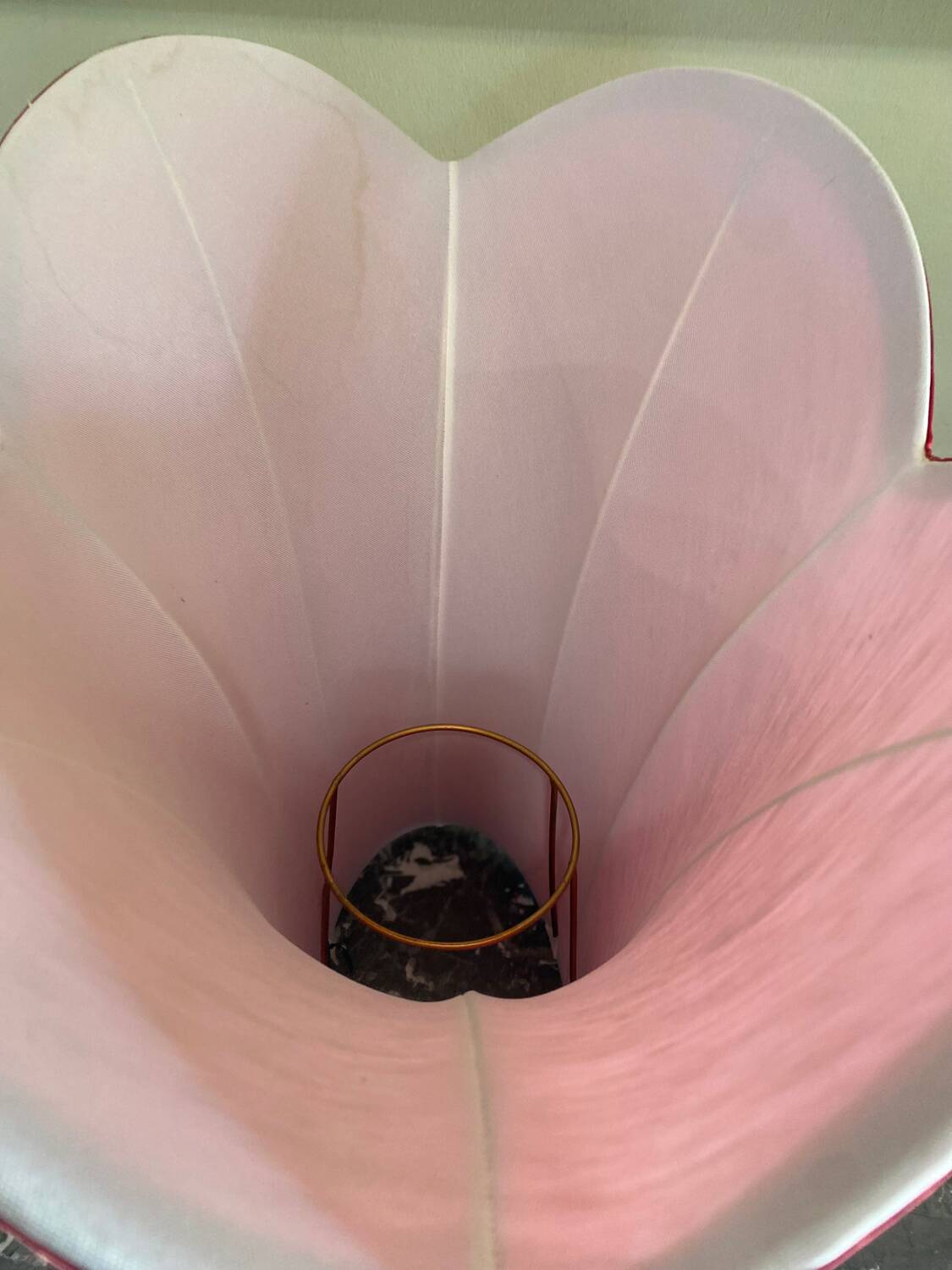 Lampshade in pinkish-burgundy fabric