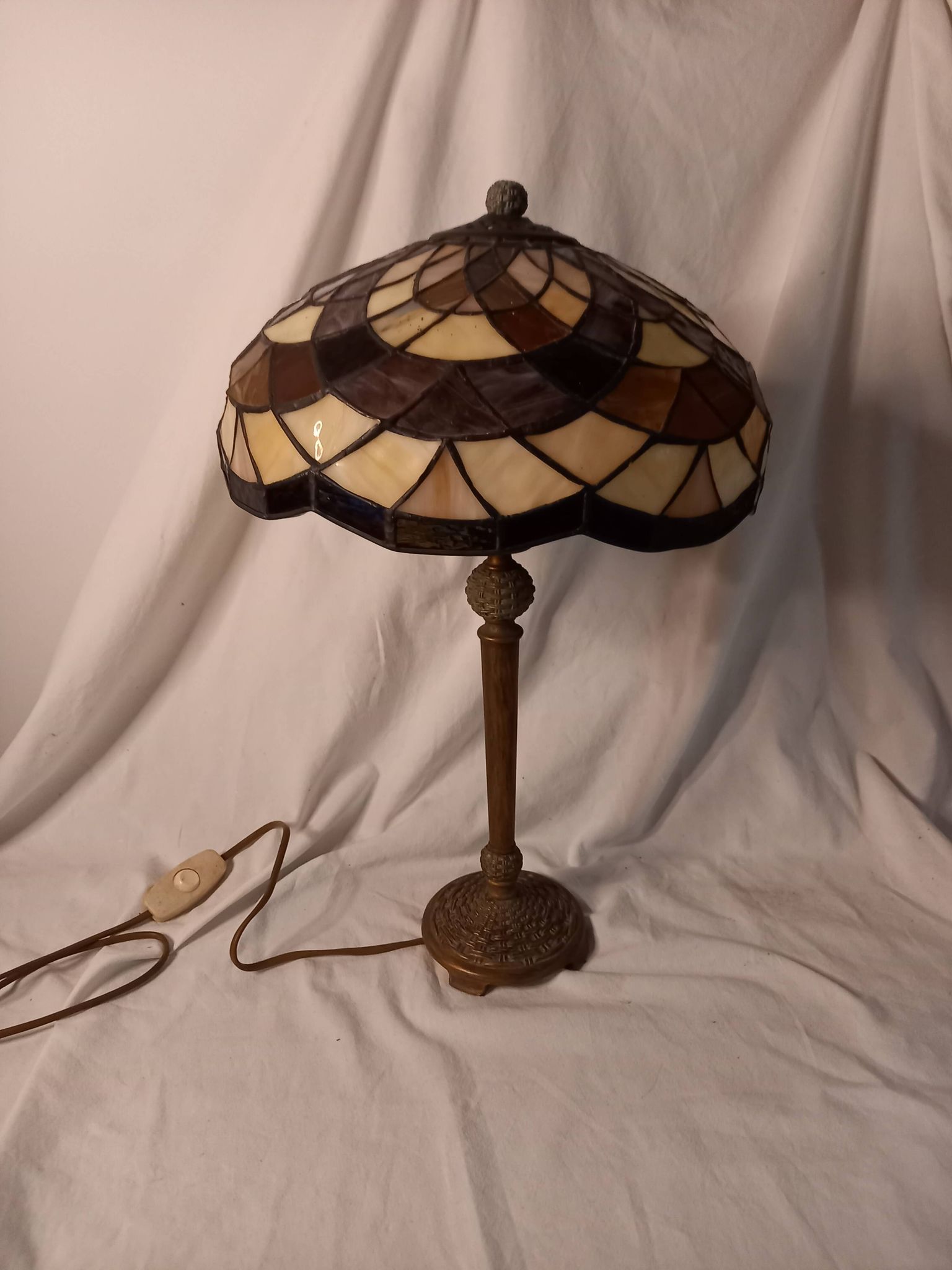Art Deco style Tiffany lamp, multicolored glass paste lampshade