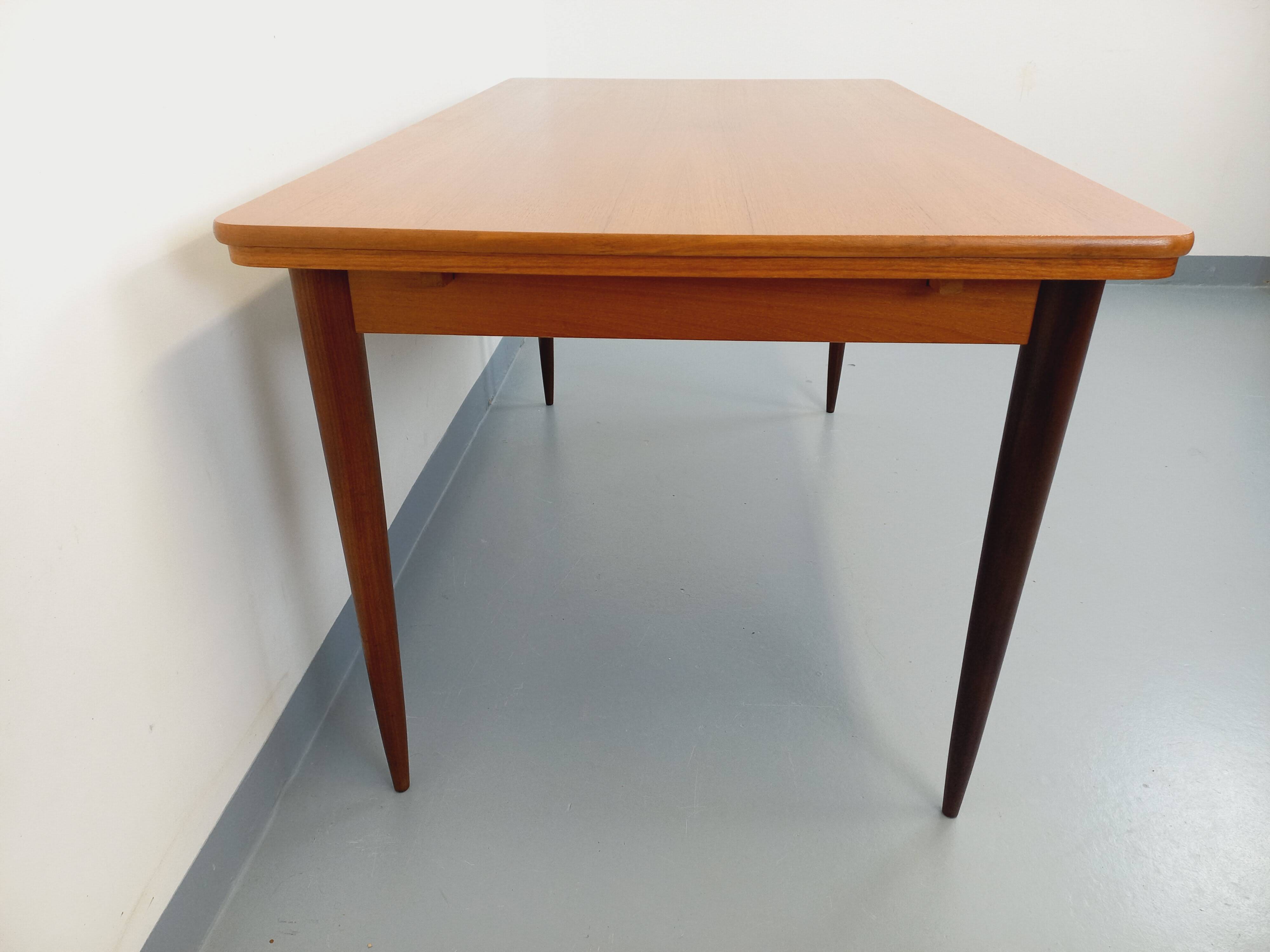 Table à manger rectangulaire style scandinave vintage des années 50 60 teck