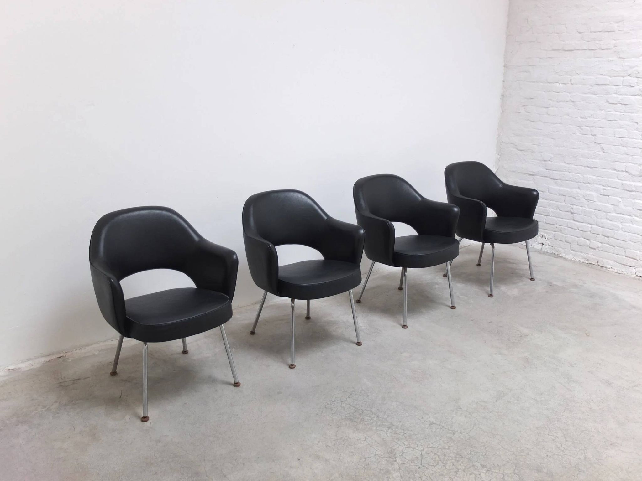Ensemble original de 4 fauteuils 'Executive' par Eero Saarinen pour Knoll, années 1960.