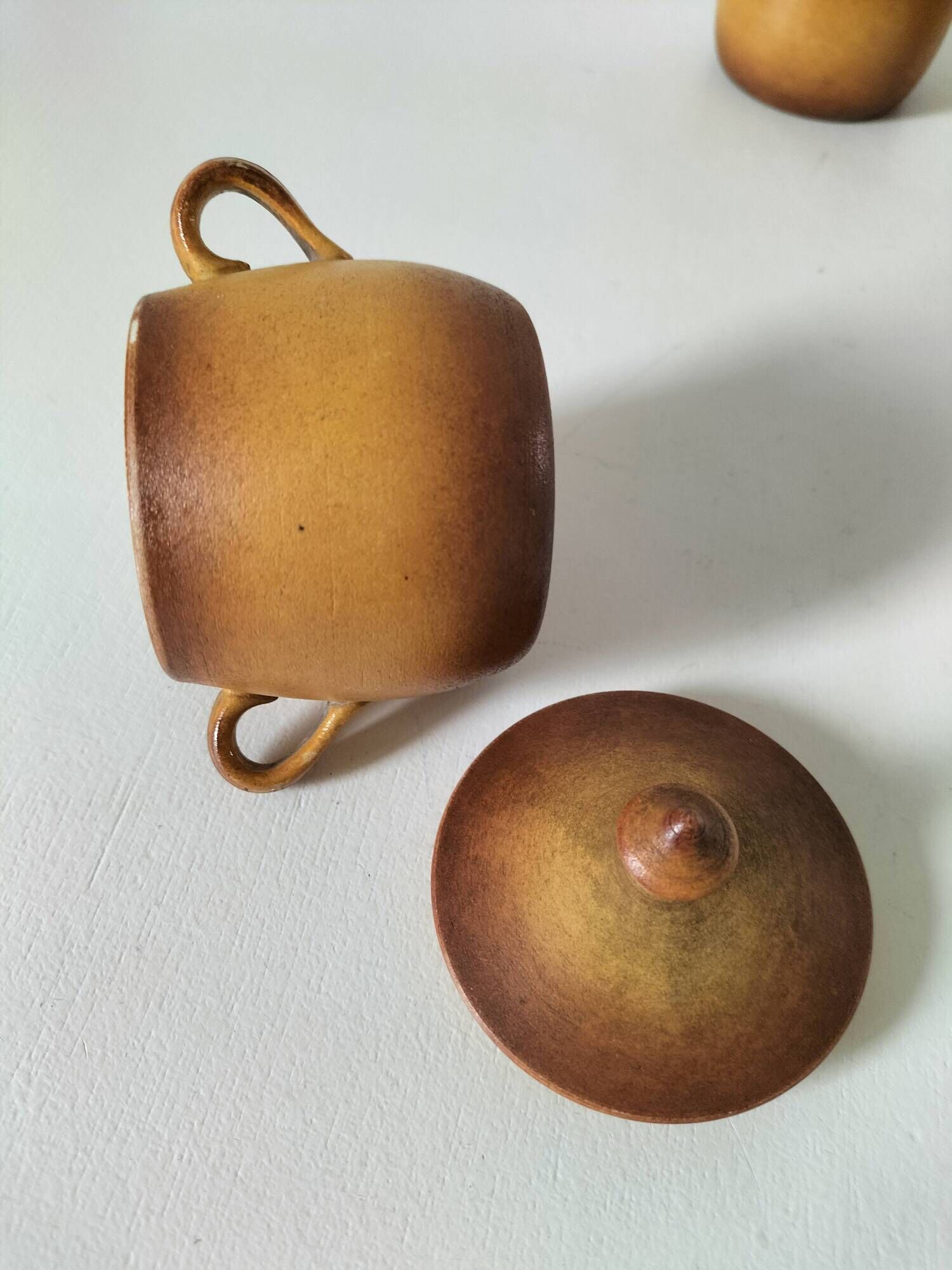 Set of three mini cocottes Pillivuyt in porcelain – 1930s-1940s