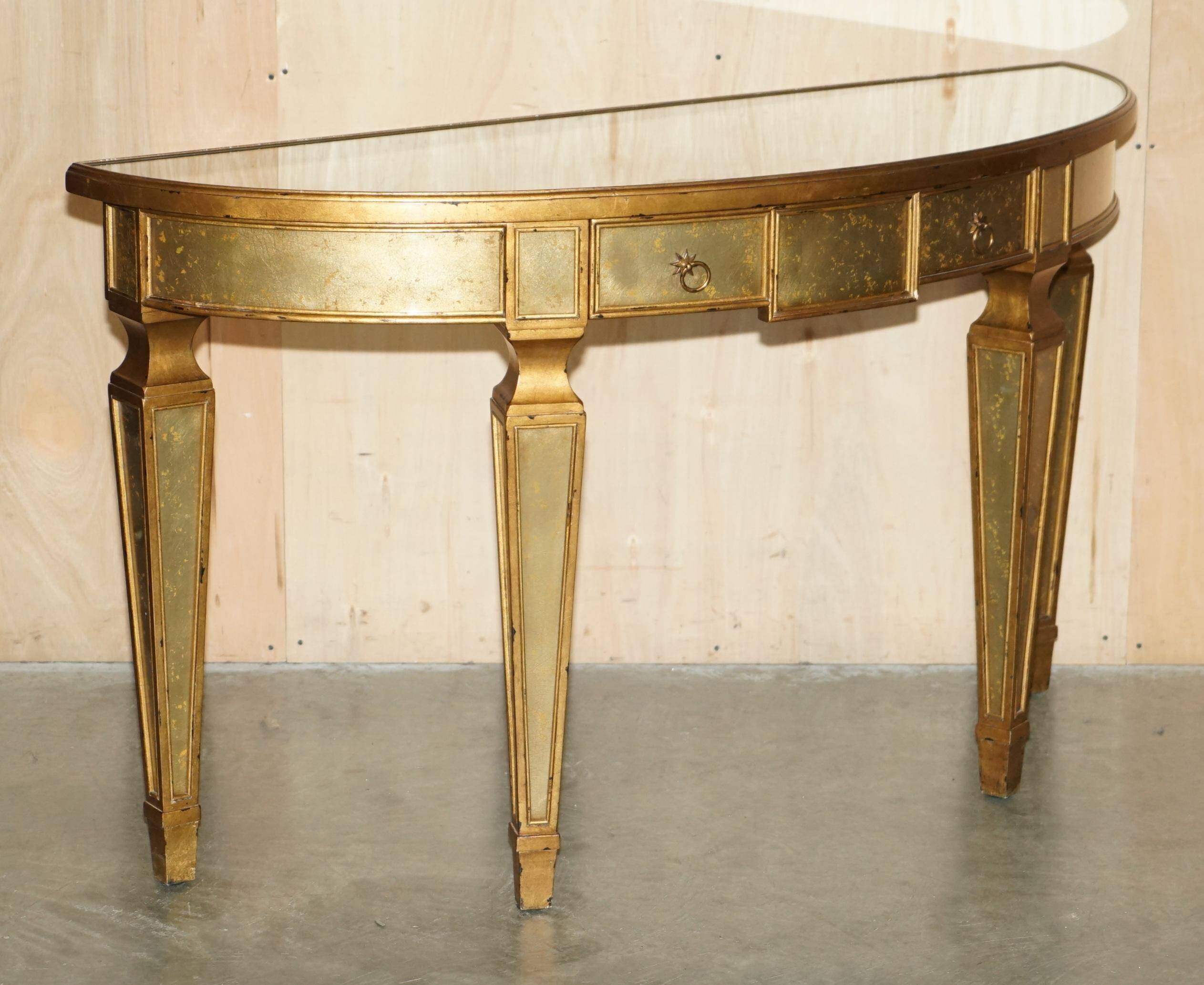 Console demi-lune Eglomise Theodore Alexander finition dorée