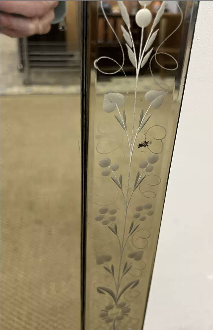 Venetian mirror with floral decoration pediment