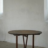 Round table with a tilting top from a 19th-century provincial French winemaker in oak.