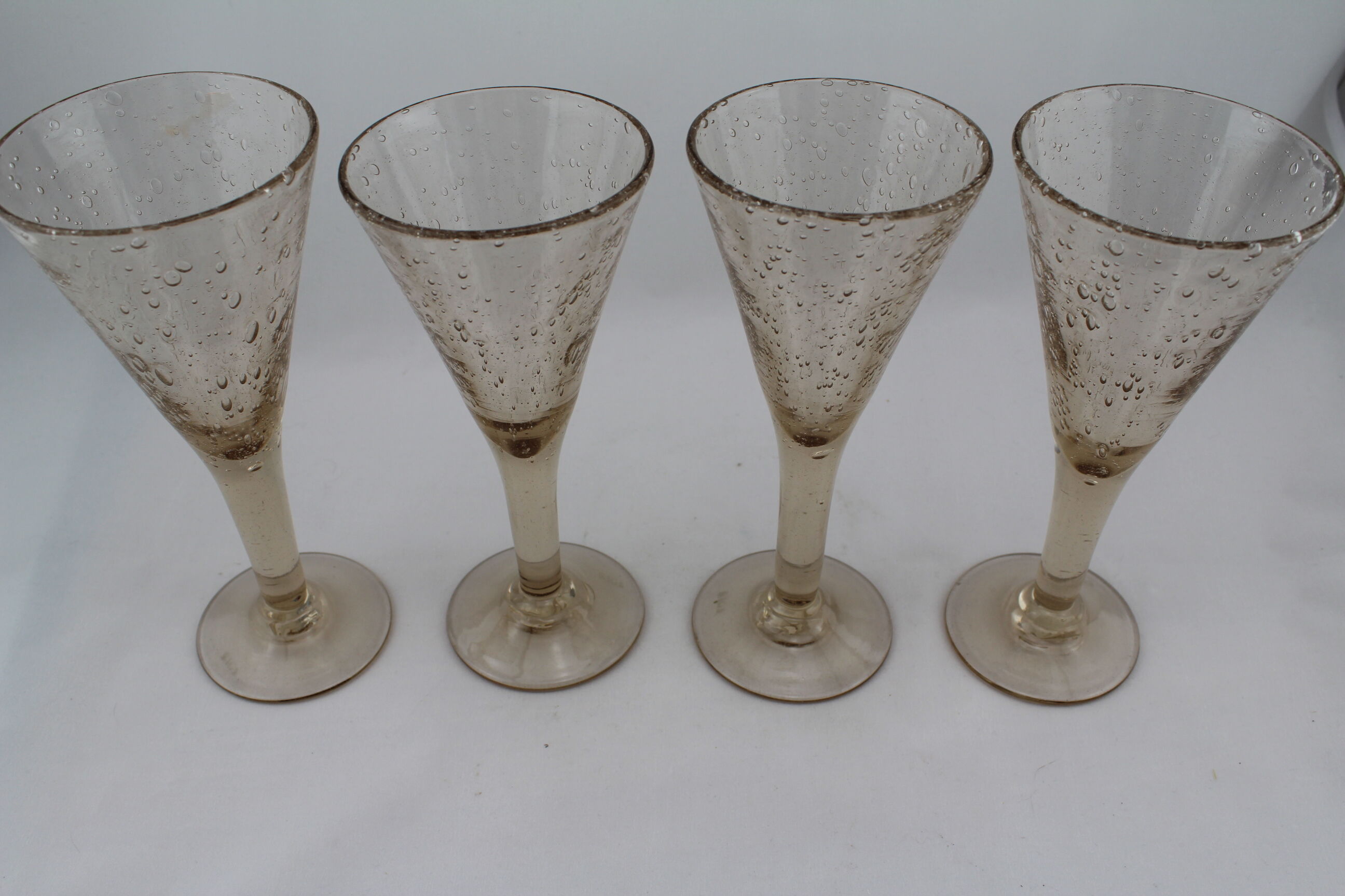 Set de 4 verres à pied en bulle de Biot