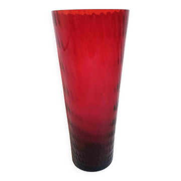 Ruby red glass vase with honeycomb effect from the 50s Height 35.3 cm