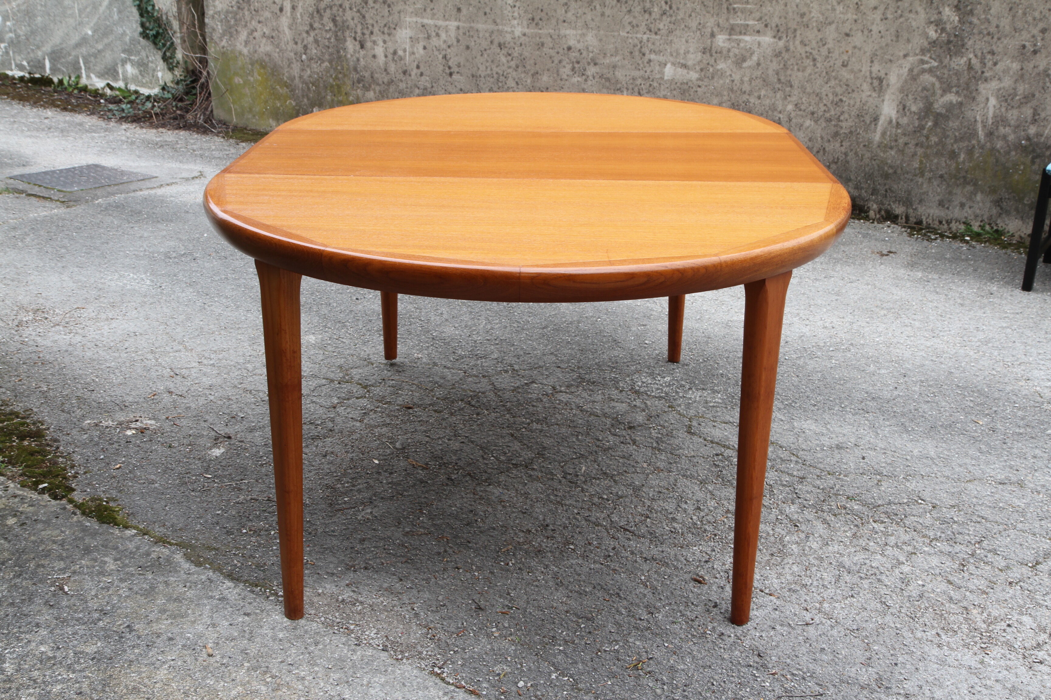 Danish teak extendable round table of the years 60