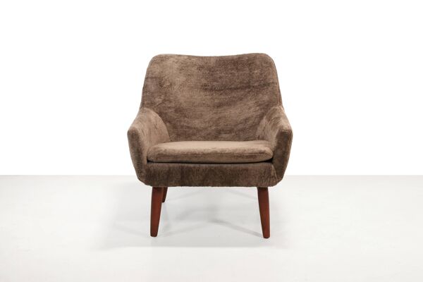 Fauteuil design danois en fausse peau de mouton marron