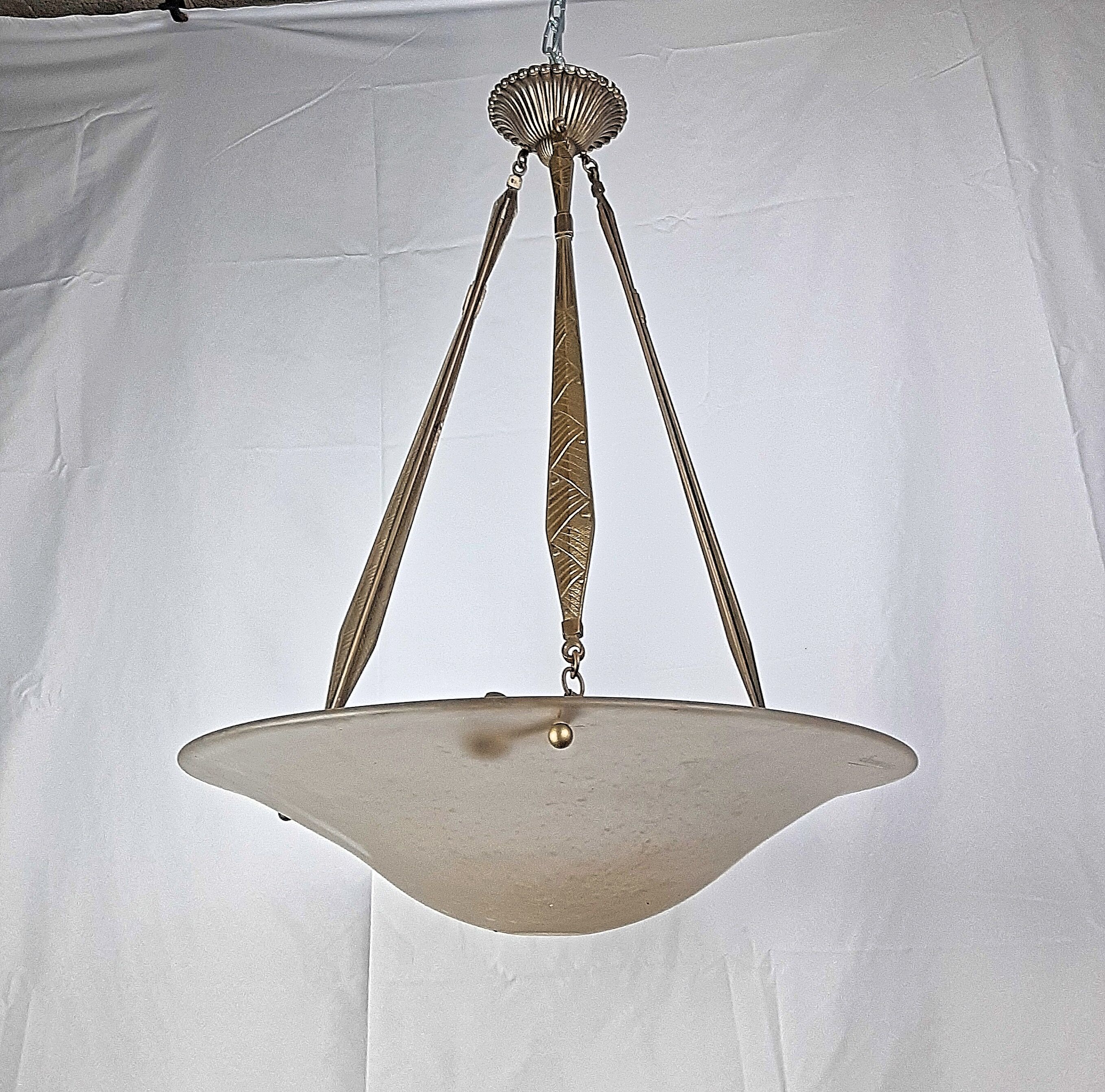 Suspension de schneider france vasque de 50cm monture en bronze