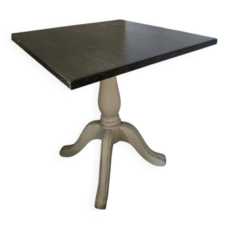 Square table in aged white pine for 4 people