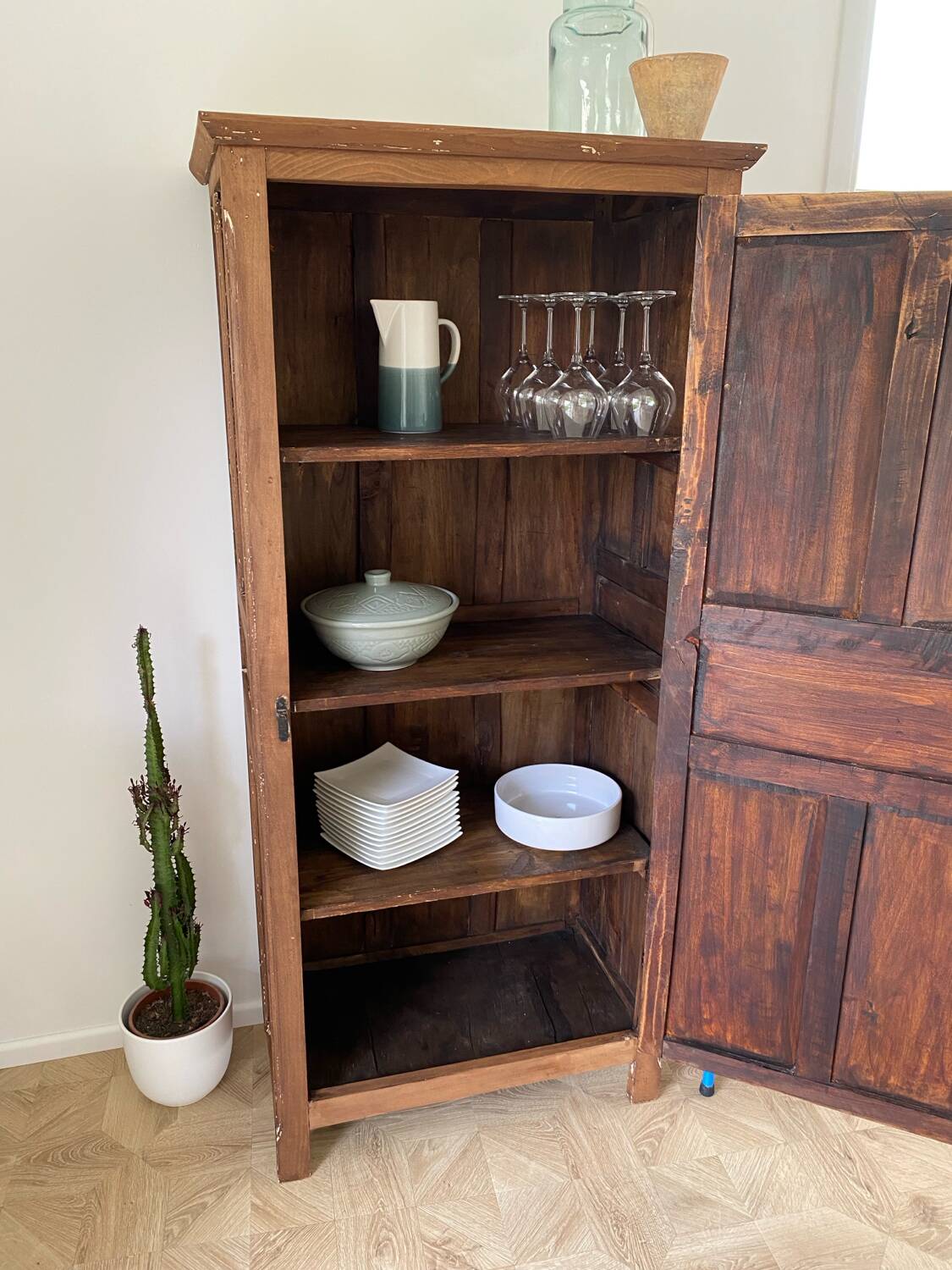 1-door wooden wardrobe