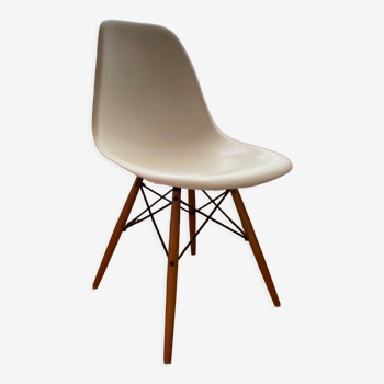 CHAIR "Eames Plastic Side Chair" DSW white