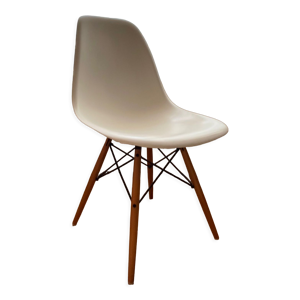 Chaise eames plastic side chair