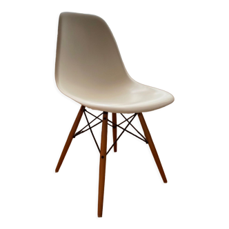 Chaise "eames plastic side chair" dsw de Charles & Ray Eames