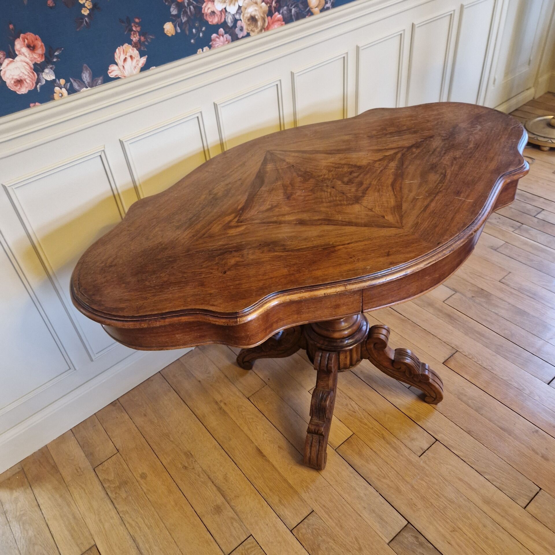 Violin table