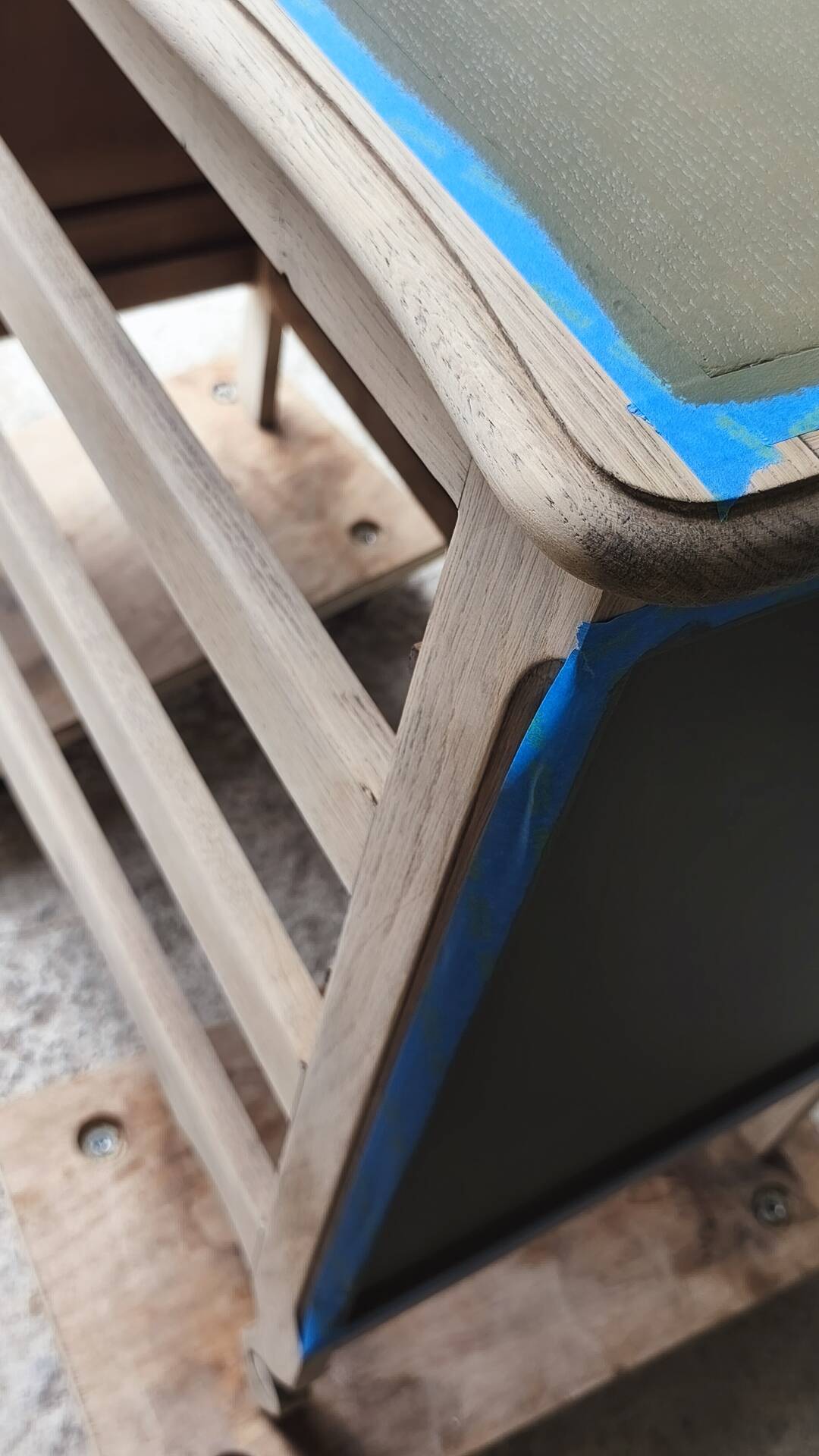 Oak chest of drawers