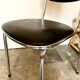 Chaise en aluminium chromé et skaï noir