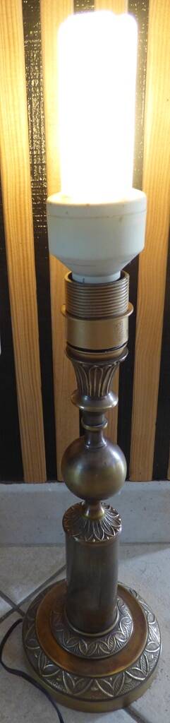 Gold metal lamp base