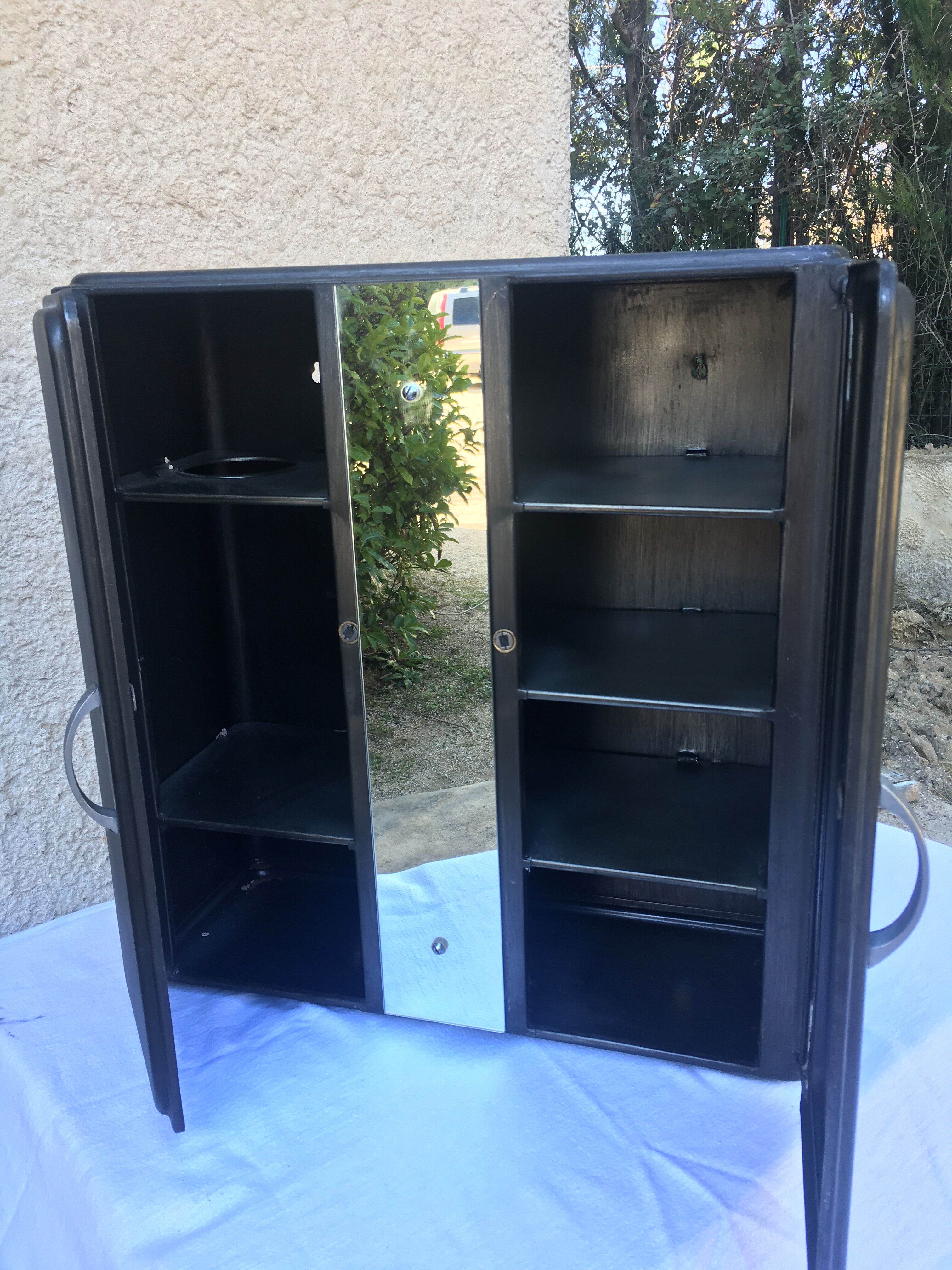 Medicine cabinet metal years 60
