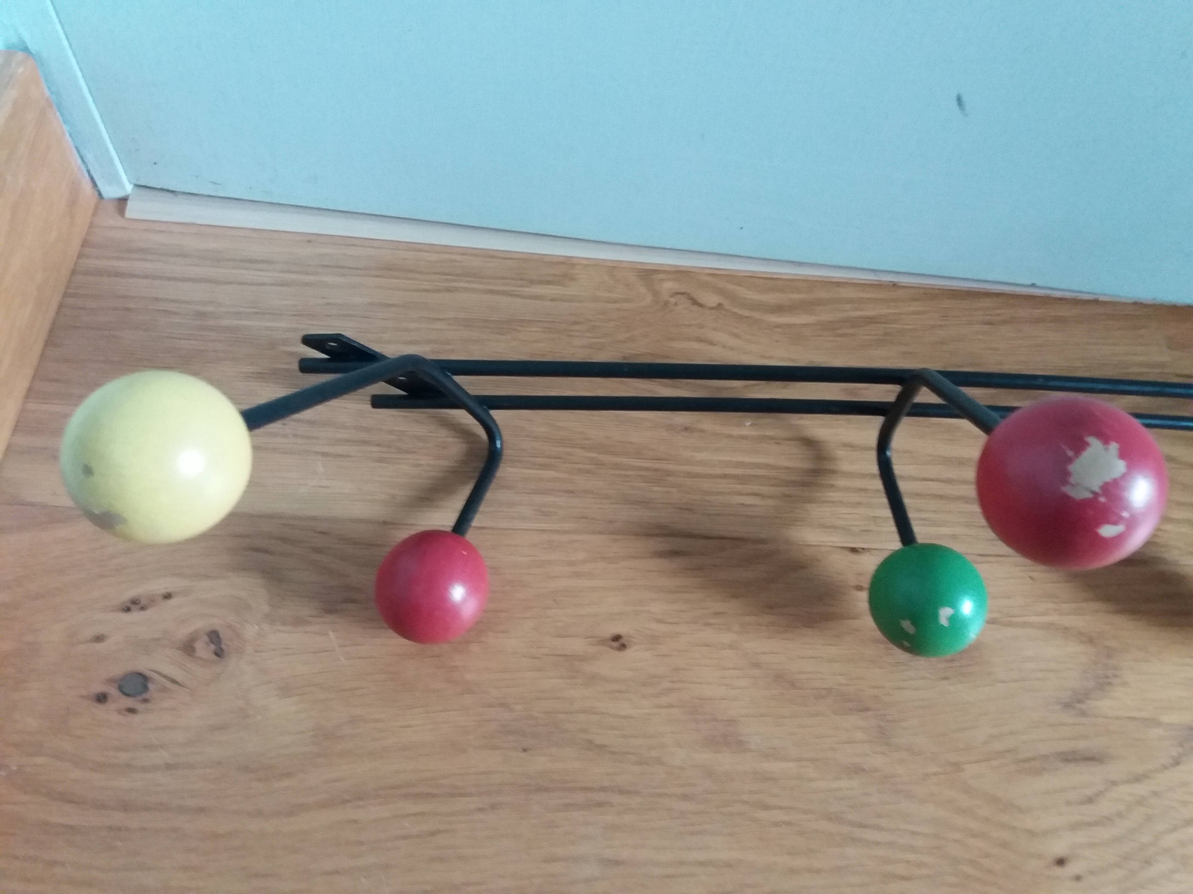Ball coat rack