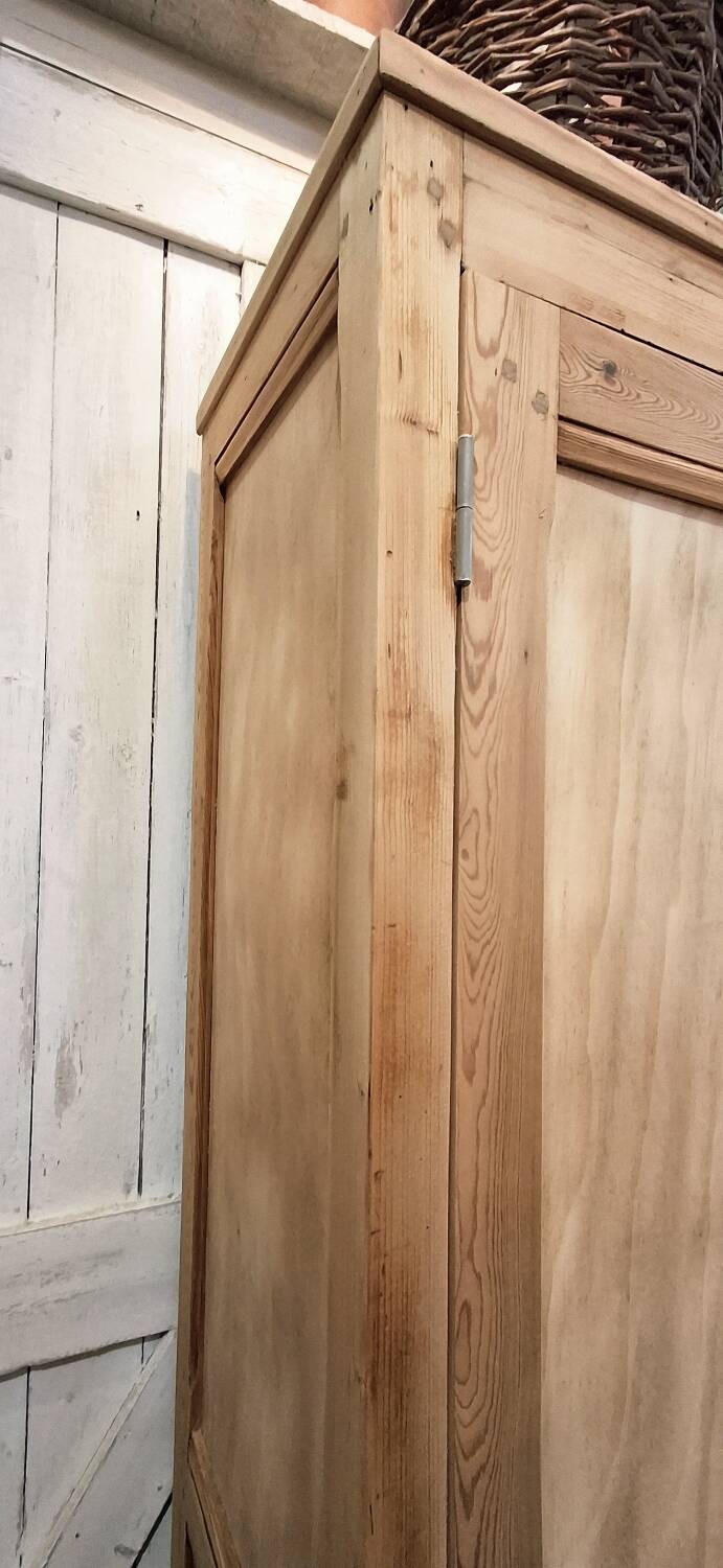 Armoire vintage