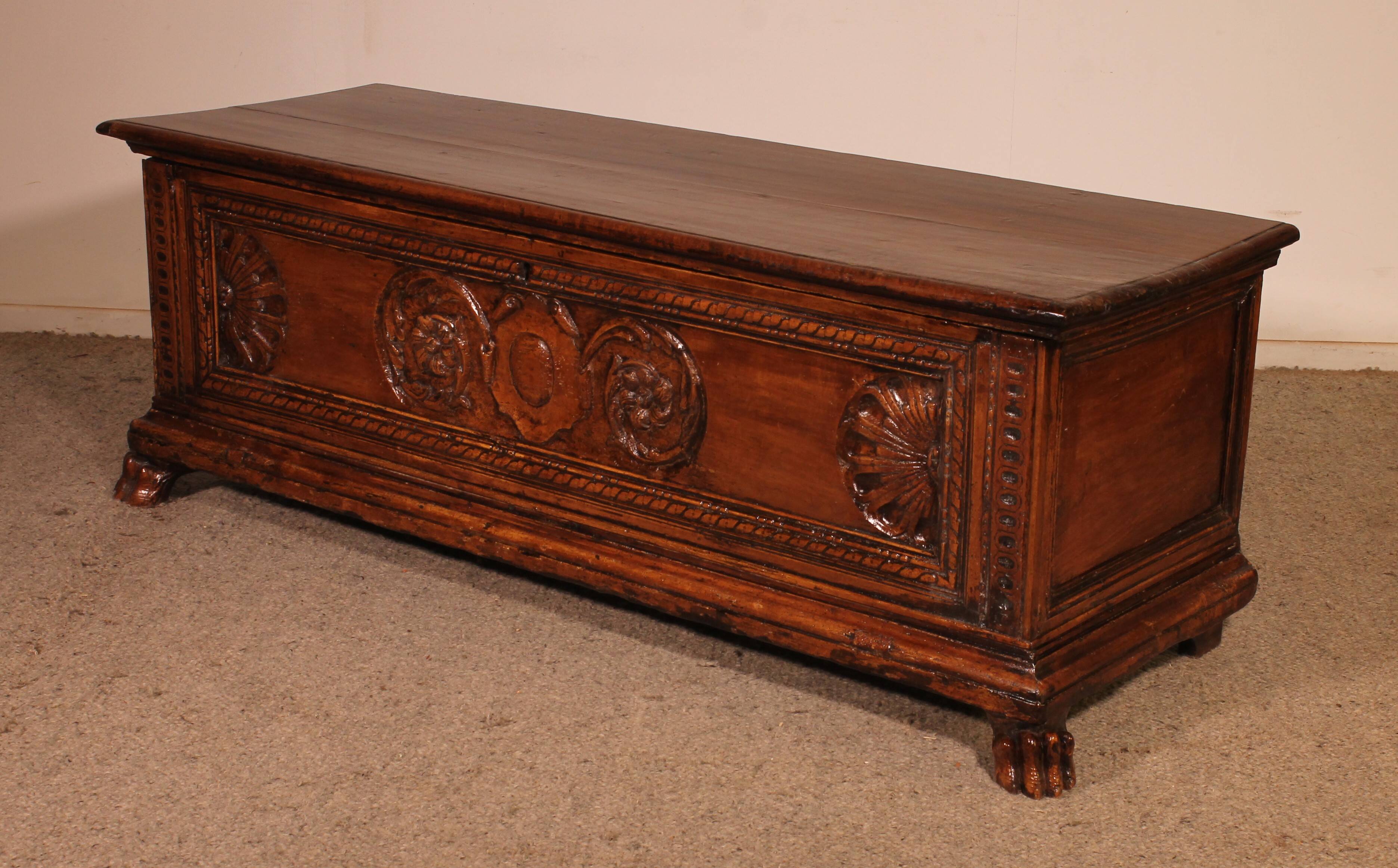 Italian Renaissance walnut chest - circa 1600