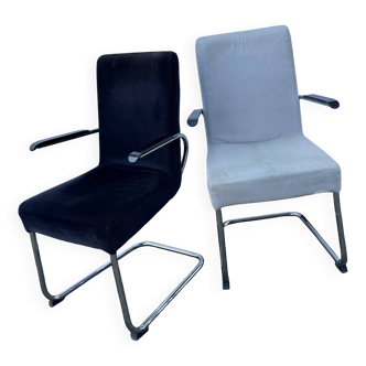 Paire de fauteuils en acier tubulaire