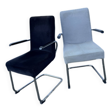 Paire de fauteuils en acier tubulaire