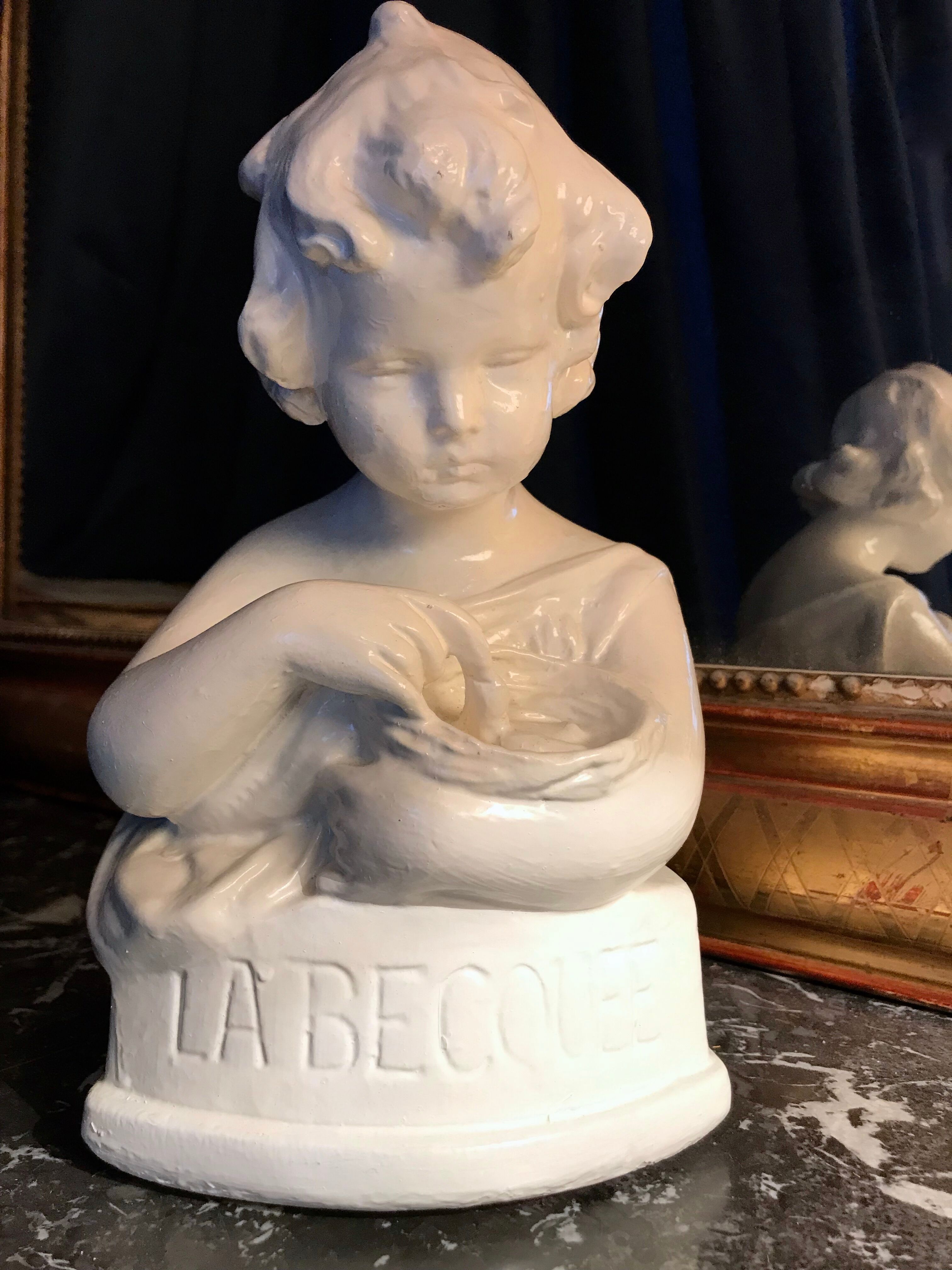 Cherub bust 19th century La Becquée petit enfant et oiseau figurine bébé angelot enamelled white