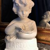 Cherub bust 19th century La Becquée petit enfant et oiseau figurine bébé angelot enamelled white