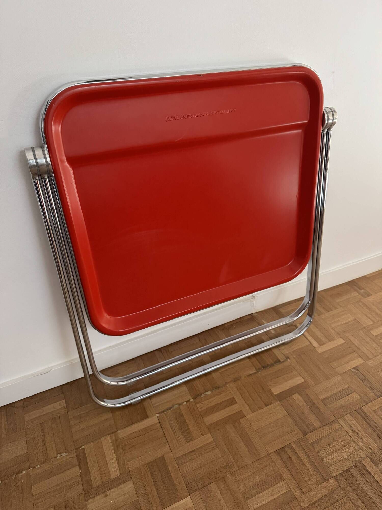 Plia desk and Plona chair by Giancarlo Piretti Anonima Castelli