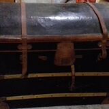 Curved travel trunk