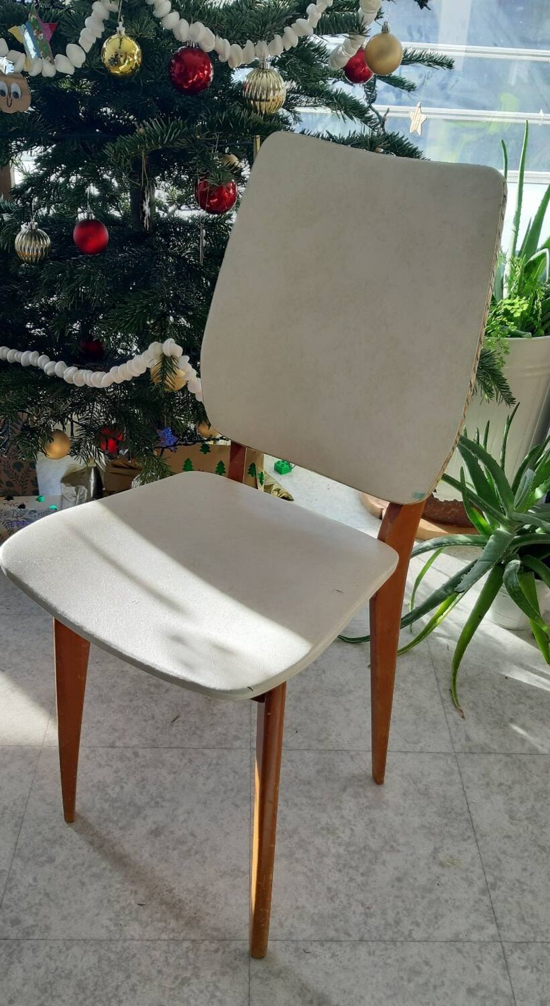 Vintage 1950s 60s dining room chair with tapered legs