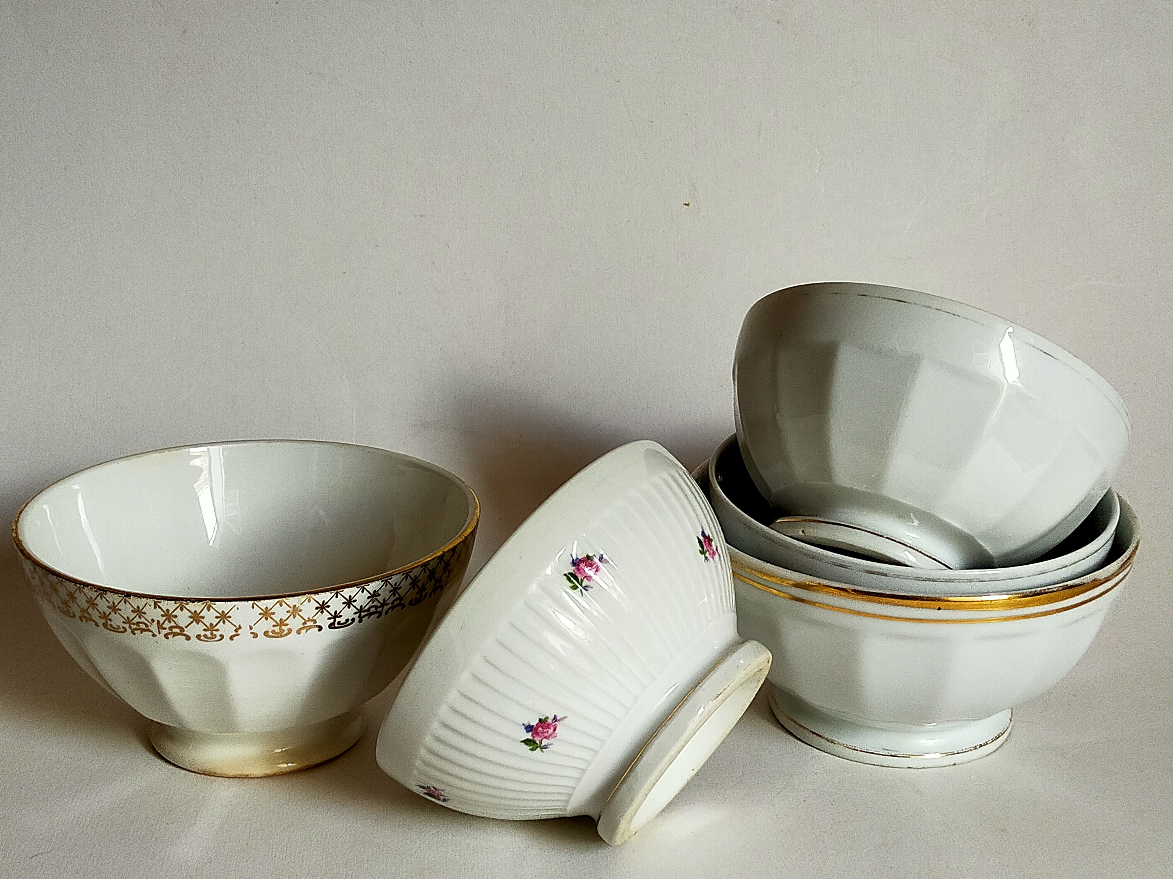 Five matching antique porcelain and earthenware bowls