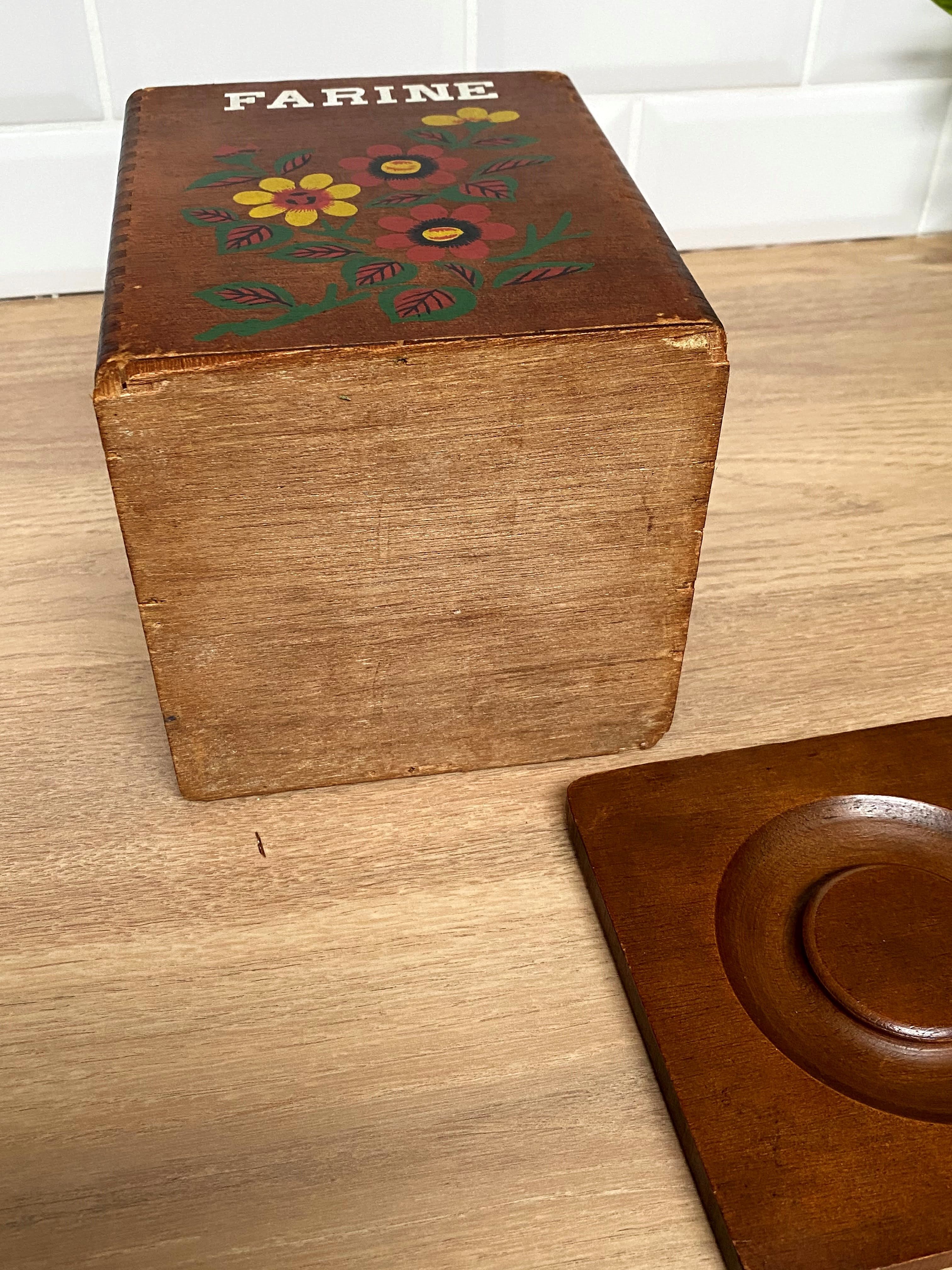 Série de 4 pots à épices en bois