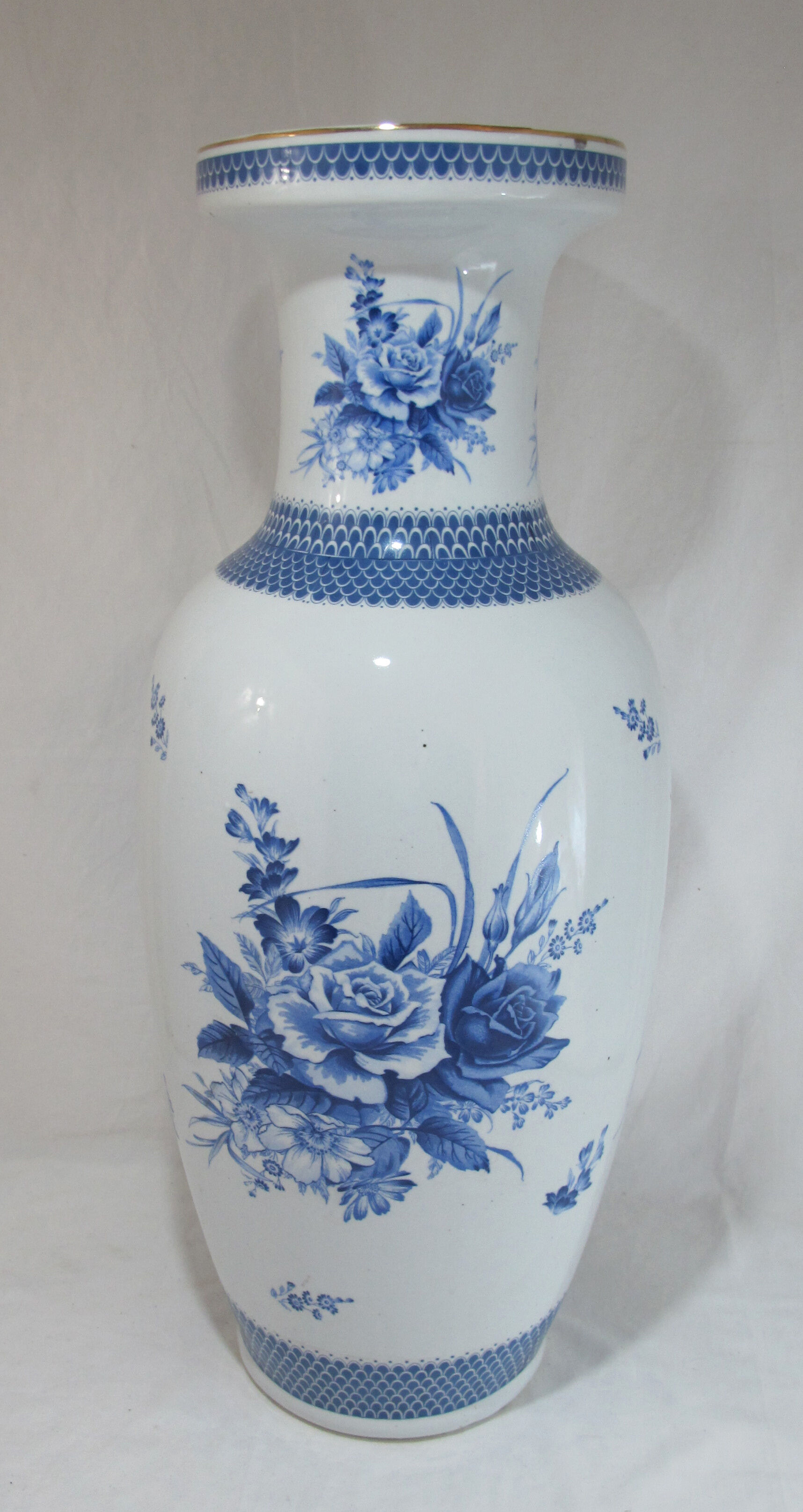 Chinese blue white vase