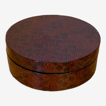 Round lacquer box