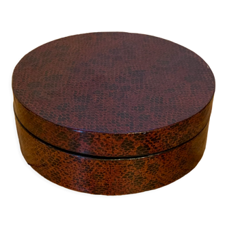Round lacquer box
