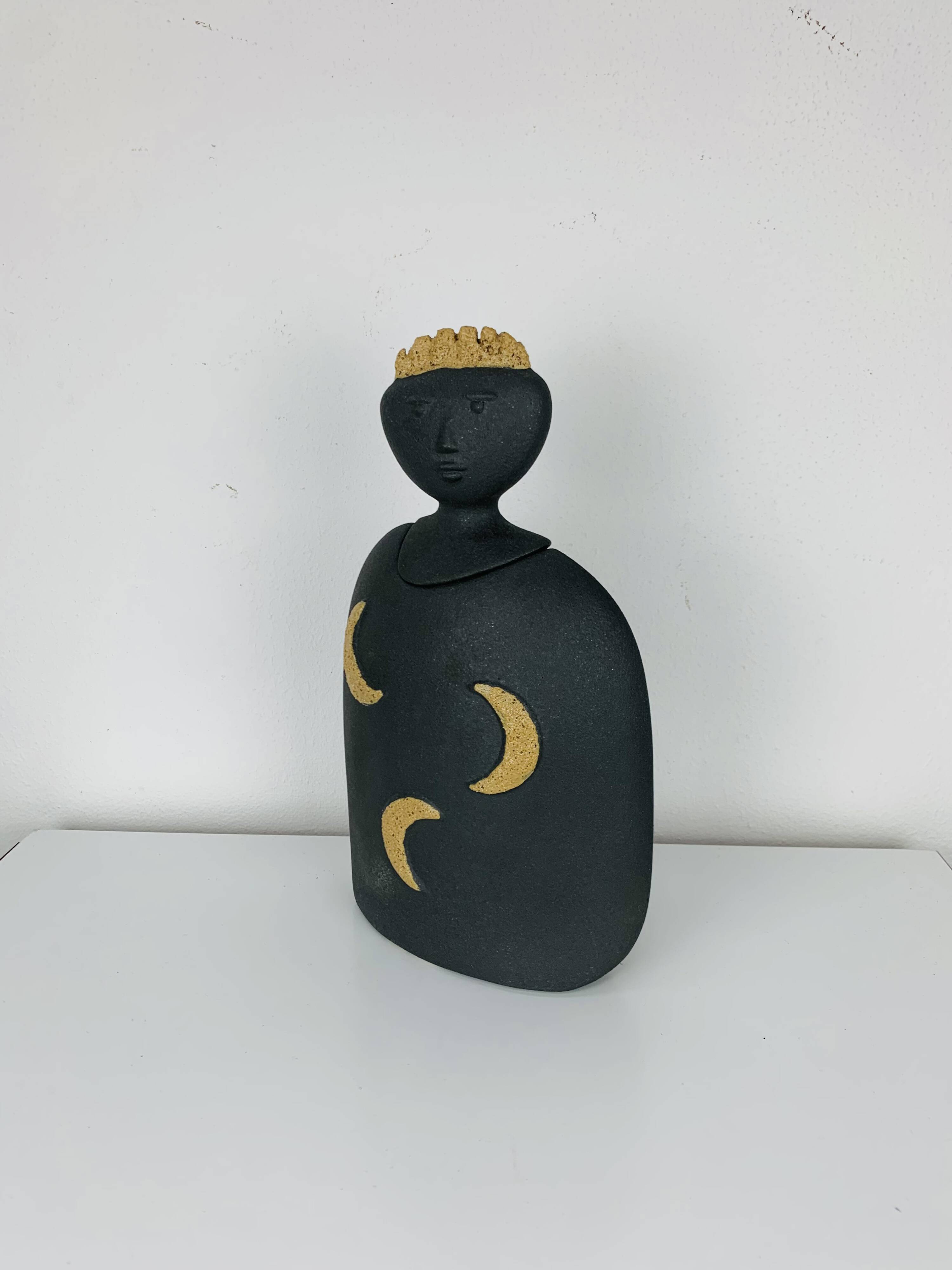 Anthropomorphic ceramic sculpture