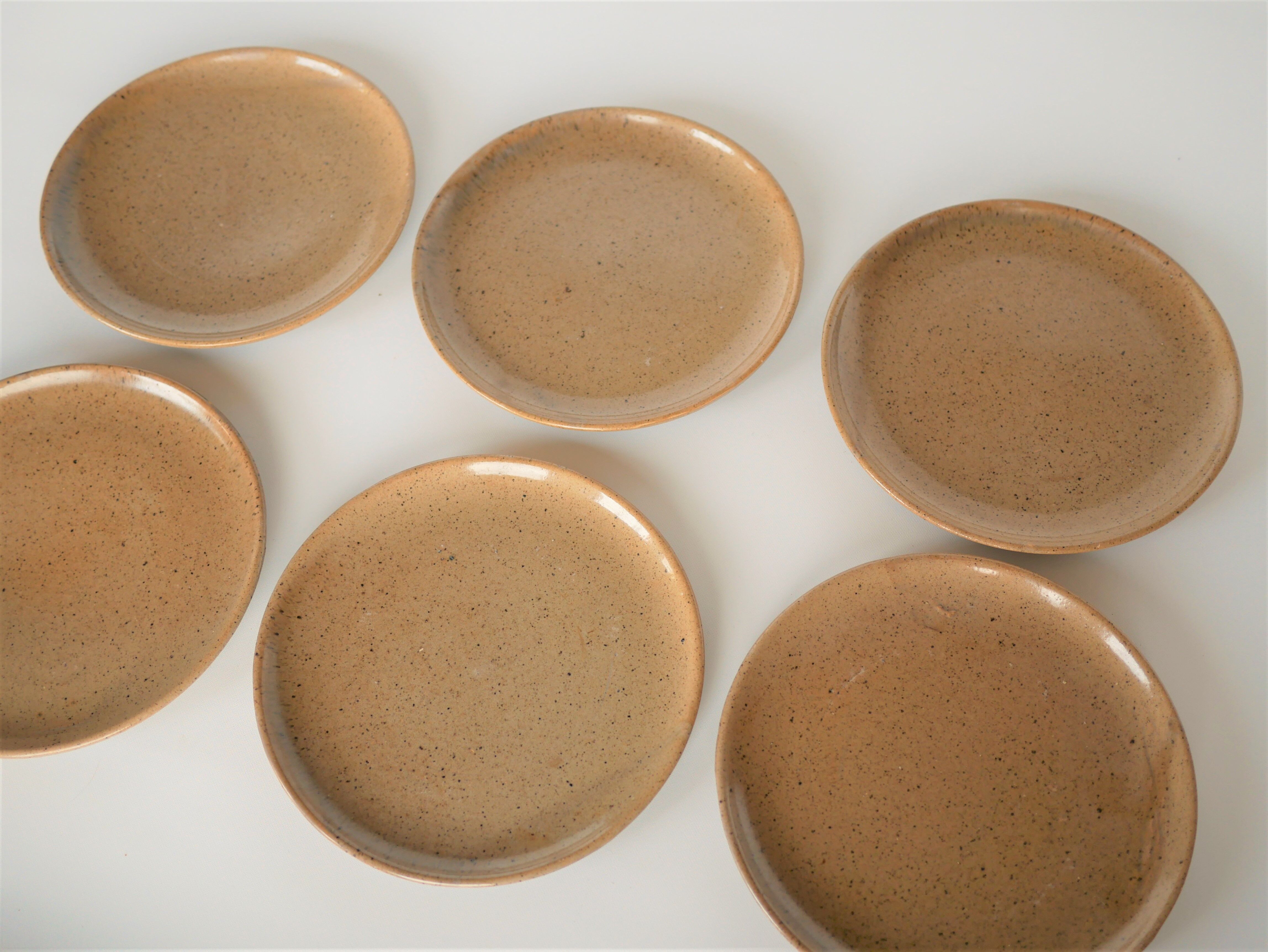 Série de 6 assiettes vintage en grès