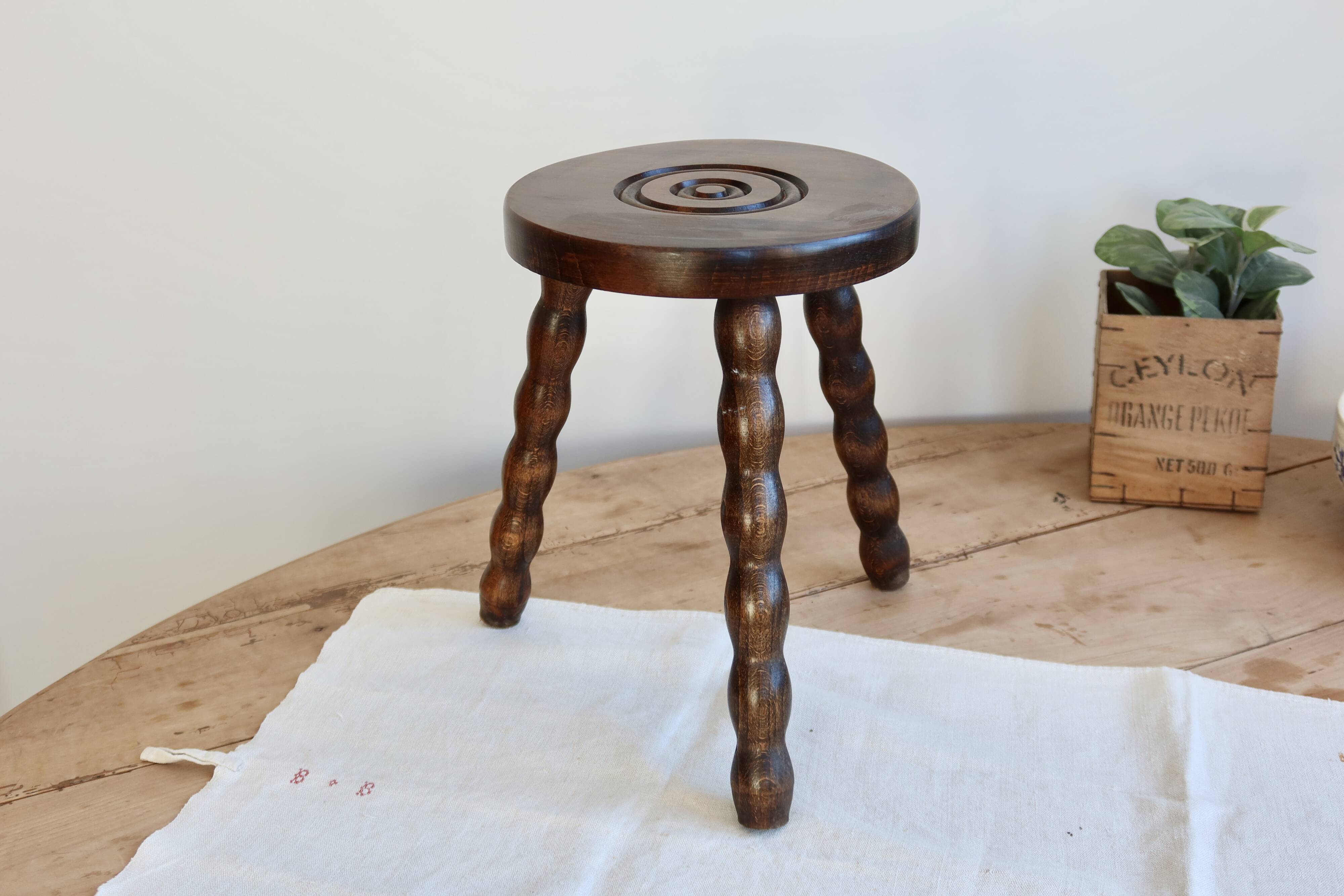 Antique wooden tripod milking stool - Turned legs