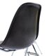 6 chaises empilables Eames de Herman Miller avec des coussins en naugahyde marron.