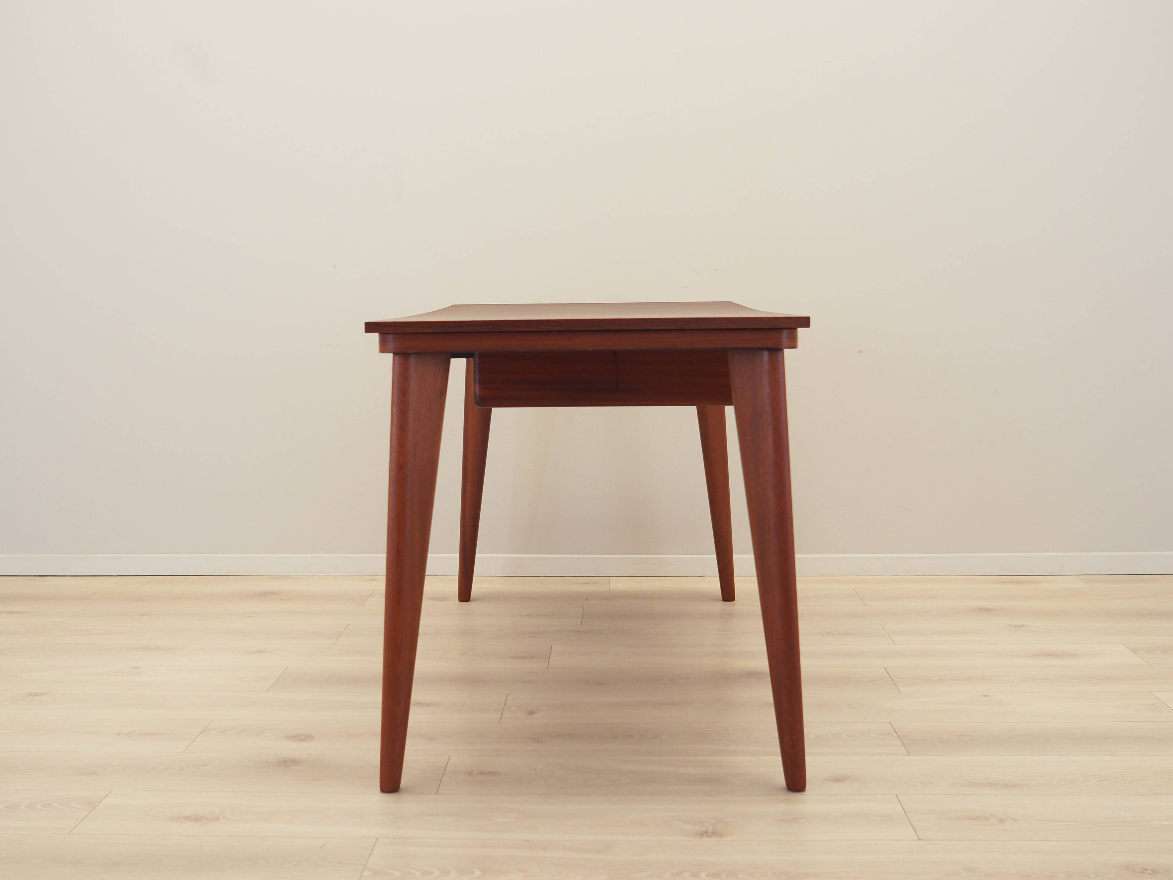 Oak desk, Italian design, 1970s, production: Italy