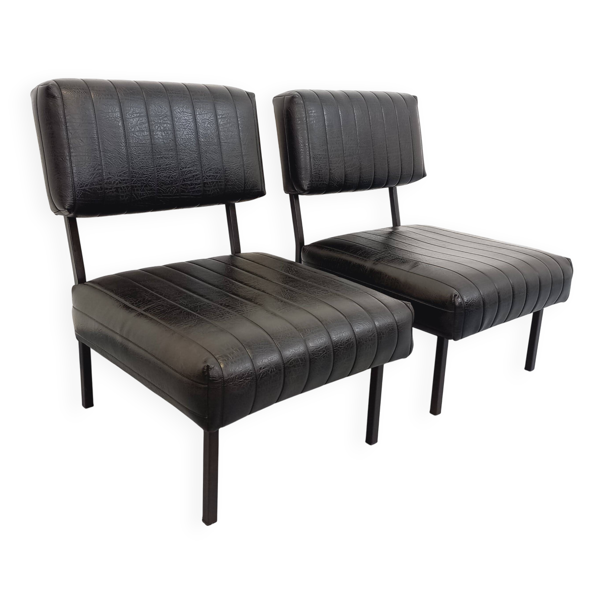 Set of 2 vintage modernist armchairs in black faux leather and metal.