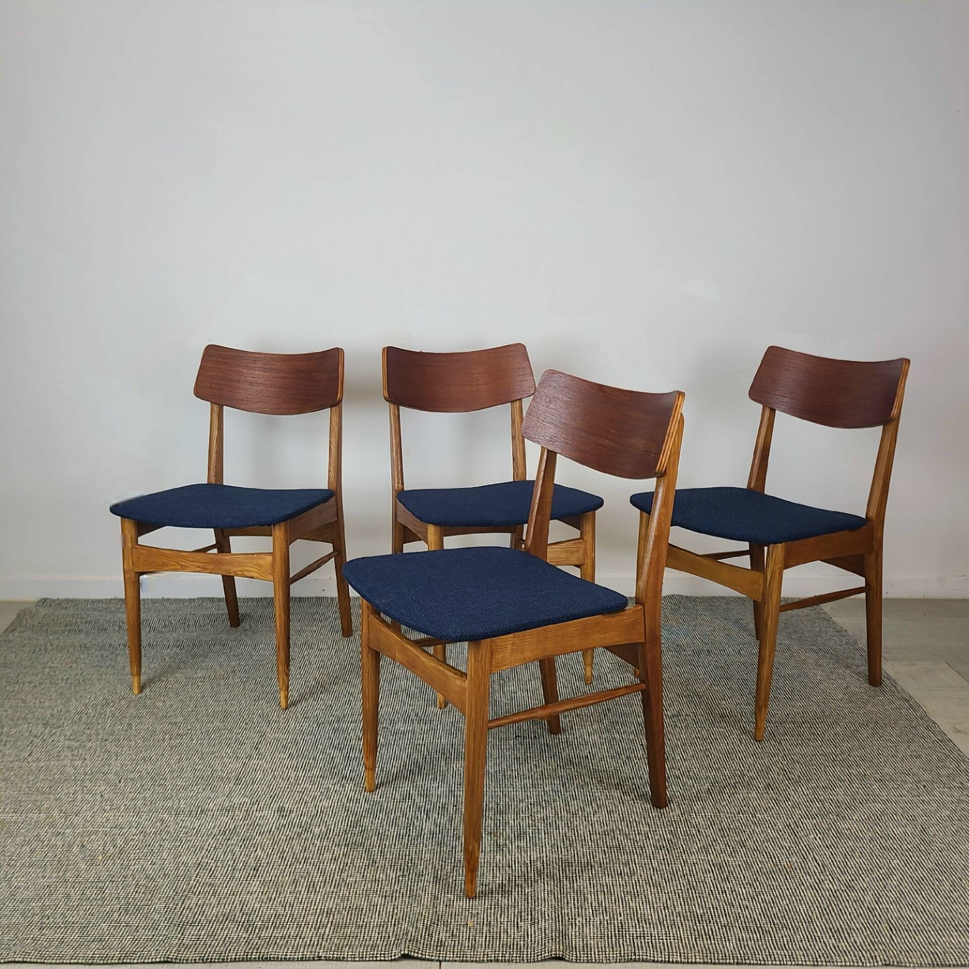 Chaise scandinave vintage design années 1960