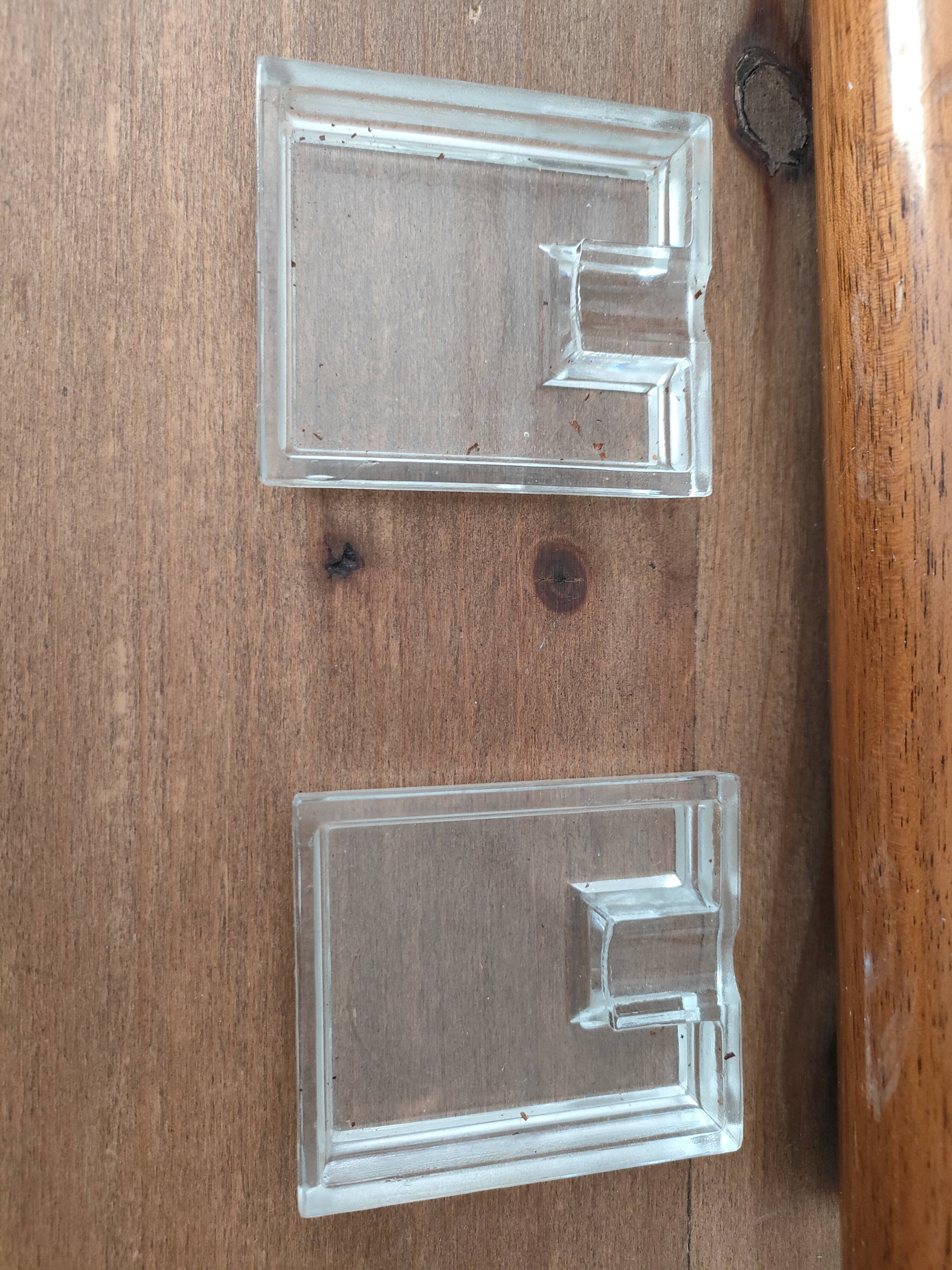 Vintage cigarette box signed Ermond with 2 integrated ashtrays.