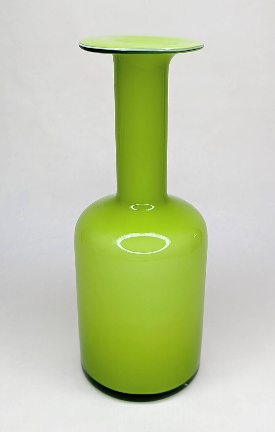 Vase opaline vert lime Otto Brauer