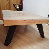 Table basse  carré avec des triangles