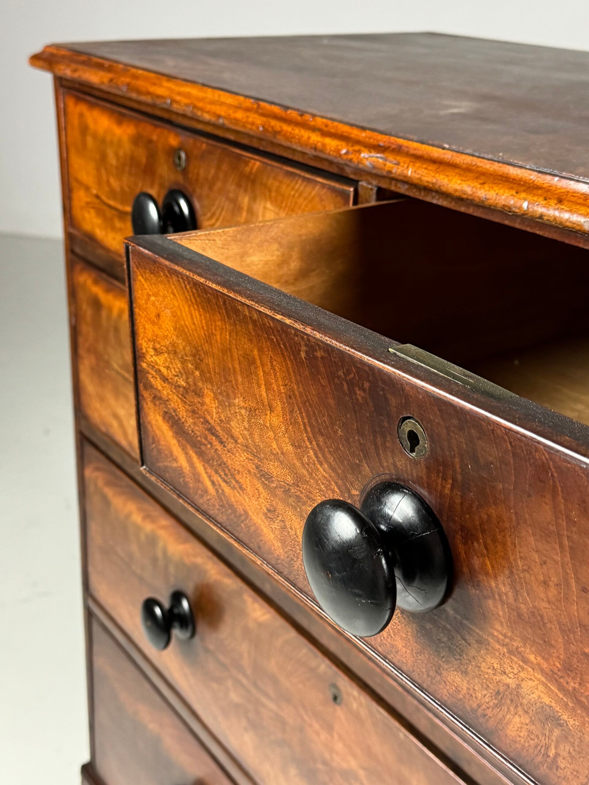 Commode en acajou, 19ème siècle